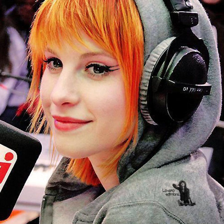 01__hayley_williams_by_lovatoedittions-d3dte4n.jpg